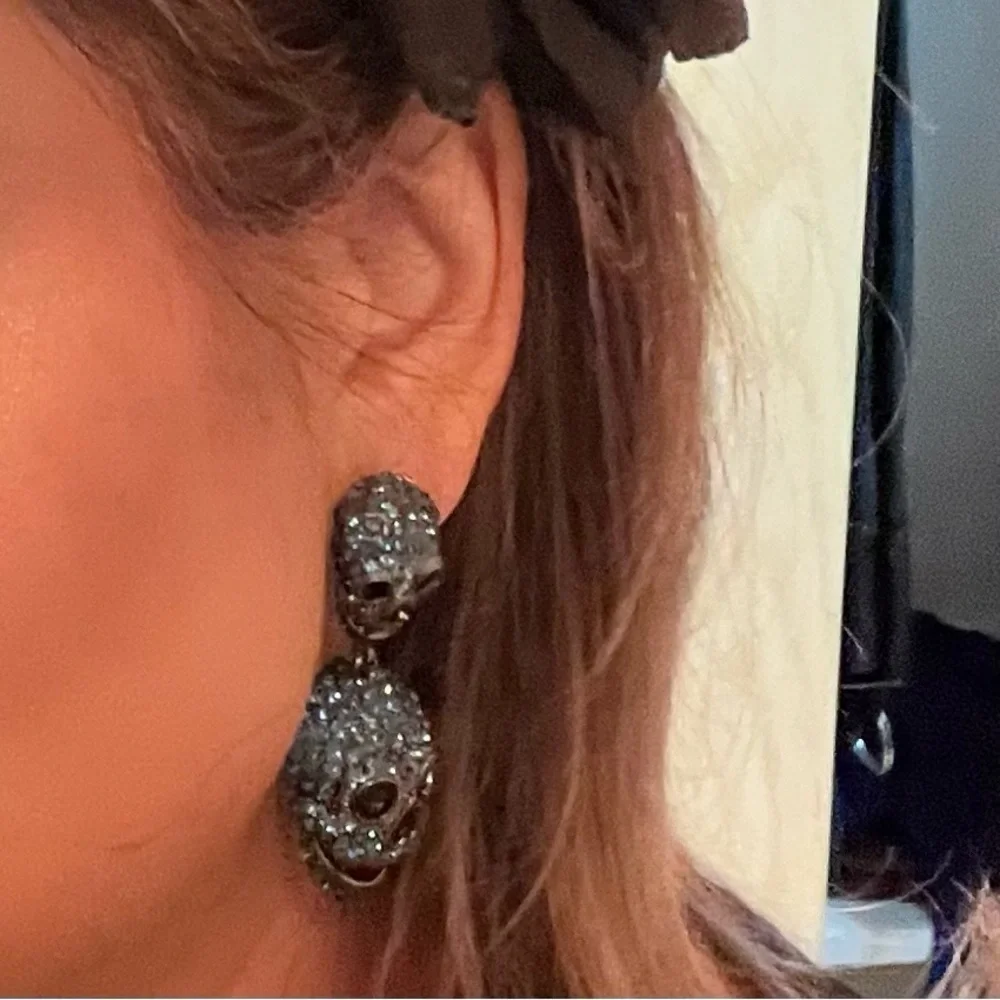Gunmetal skull earrings